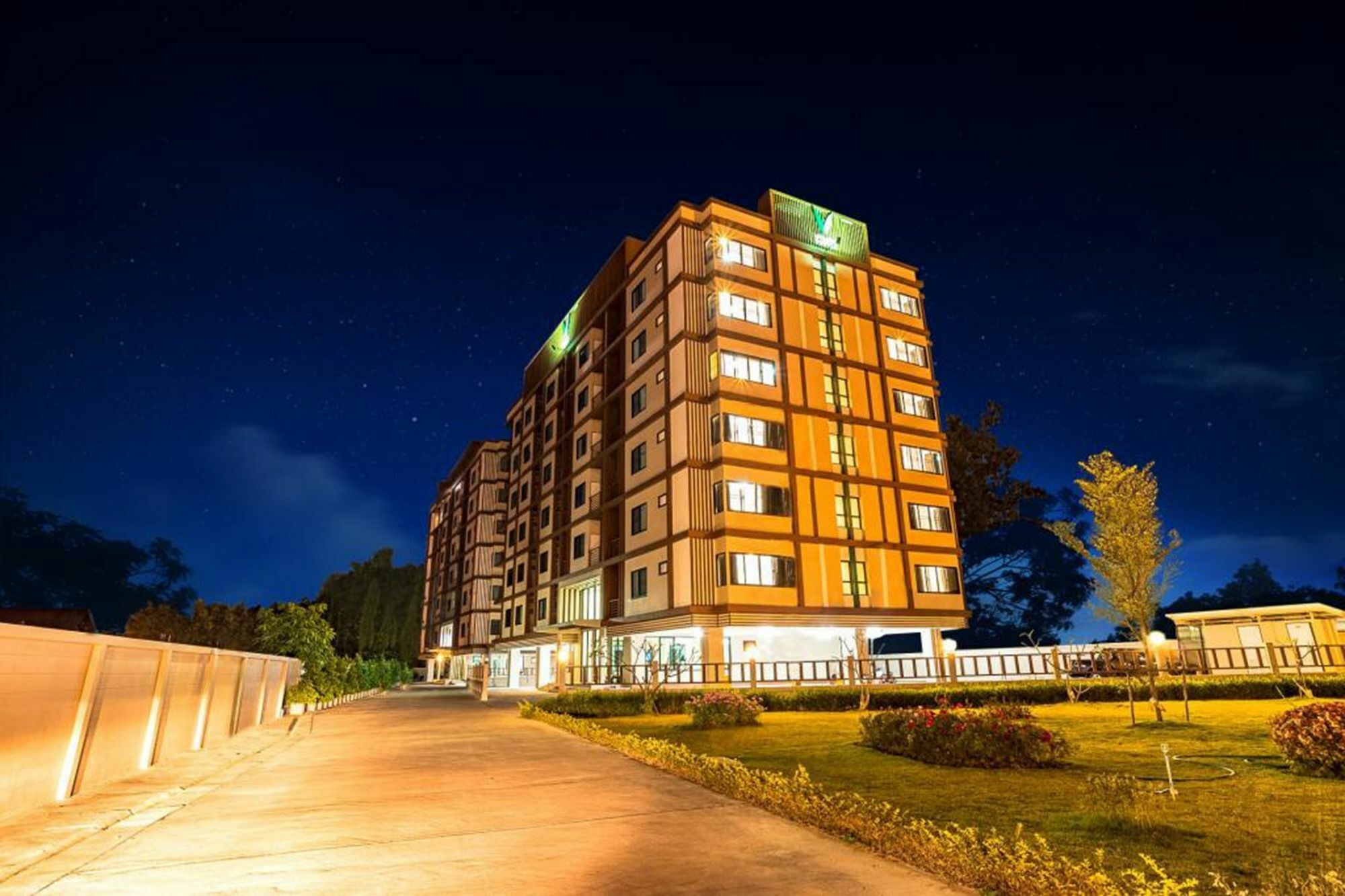 V-Twin Donjan Service Apartment Čiang Mai Exteriér fotografie